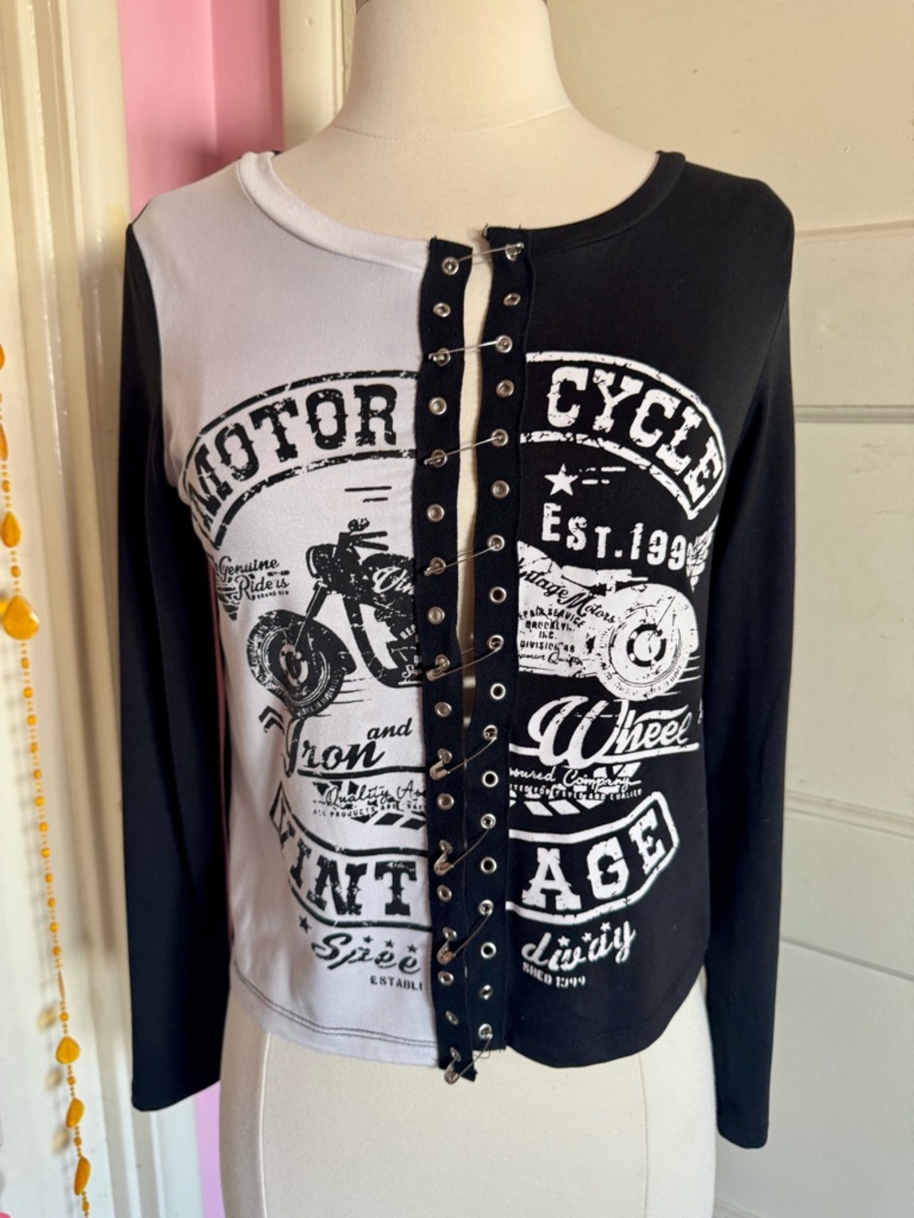 Minette Y2K Moto Graphic Safety Pin Lace Up Top M Black White